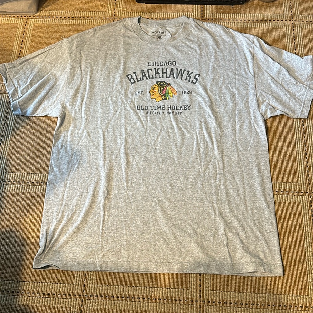 NWOT CHICAGO BLACKHAWKS TEE SHIRT